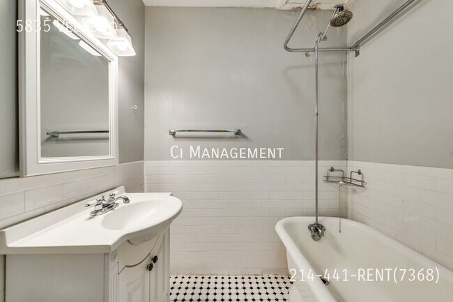 Building Photo - Beautiful Duplex for Rent in the Heart of ...