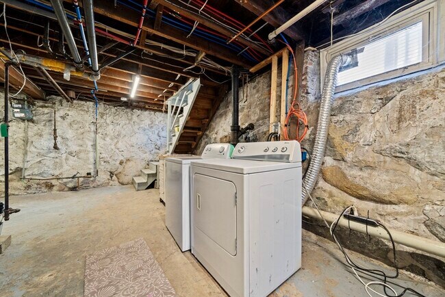 Building Photo - 7 Sweetser Ave