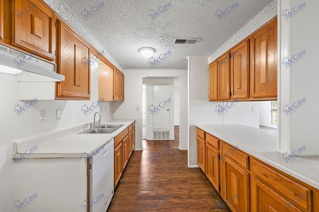 Building Photo - 14614 Seminole Dr