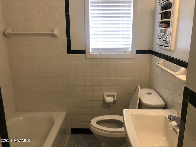 Building Photo - 2809 S Curtis Dr