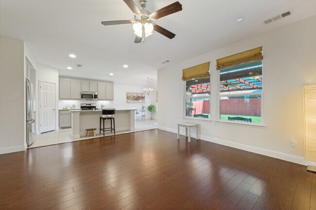Building Photo - Beautiful Open-Concept Home with Large Backyard