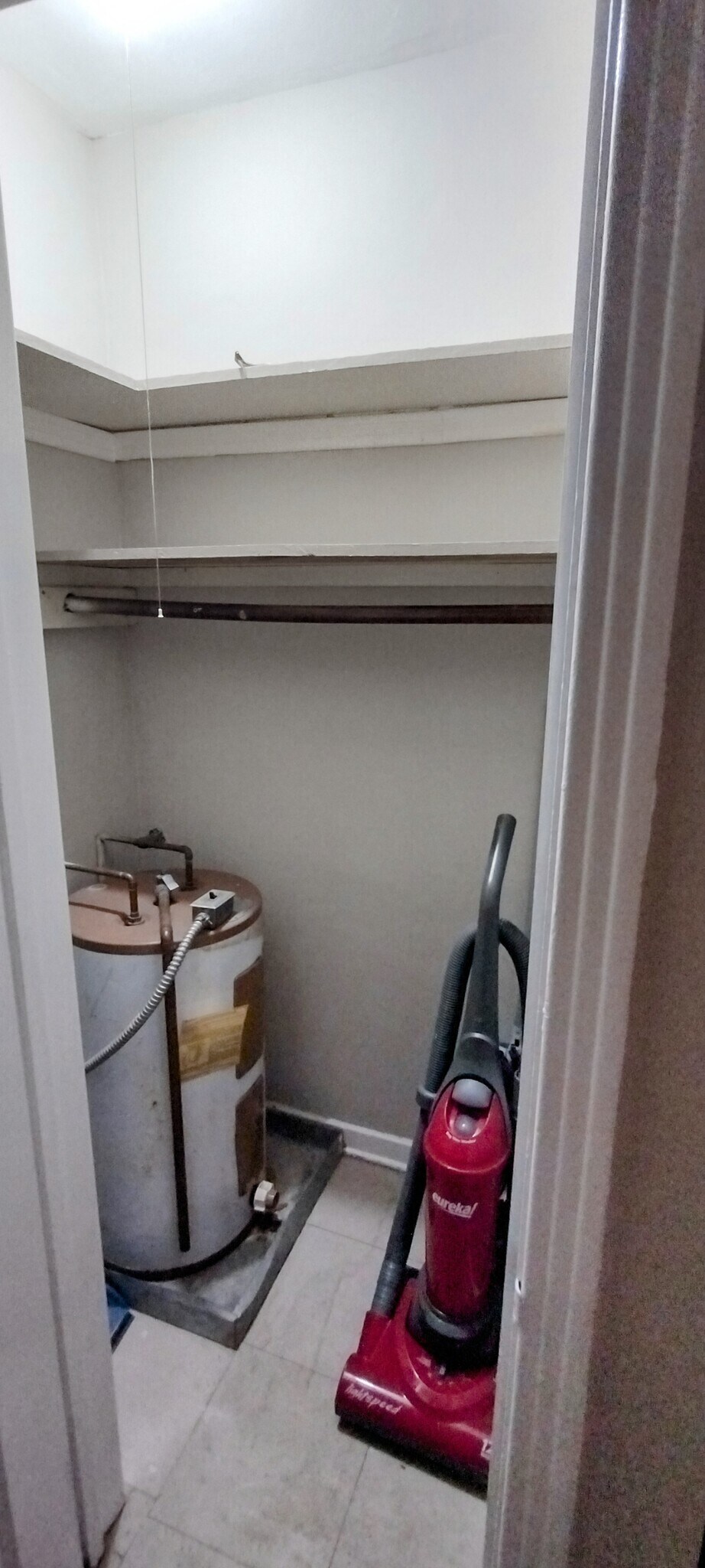 Closet - 455 39th Ave N