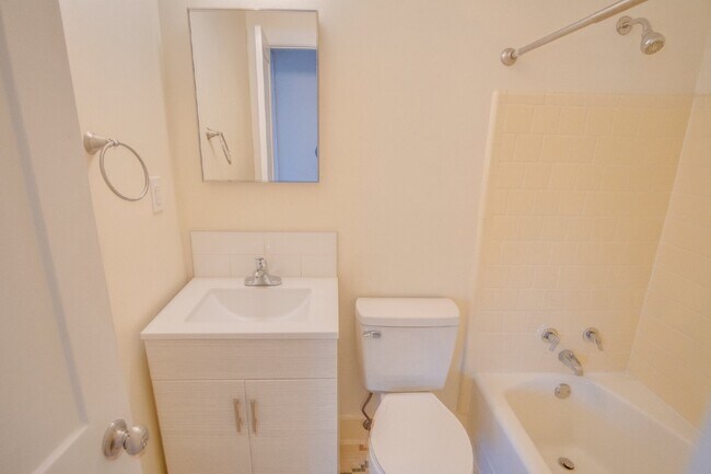 Building Photo - Centrally Located Pensacola 3BR/2BA Home Near Cordova Mall, Pensacola International Airport, Hosp...