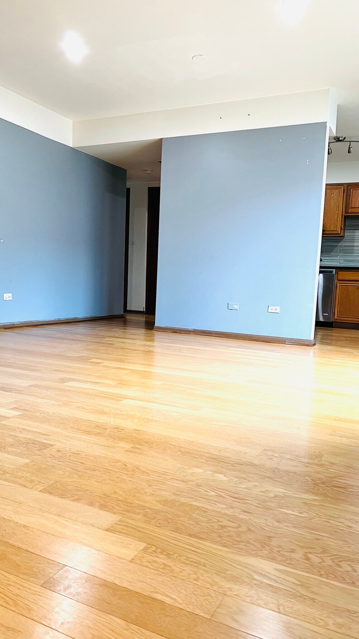 Building Photo - 722 E Whispering Oaks Dr