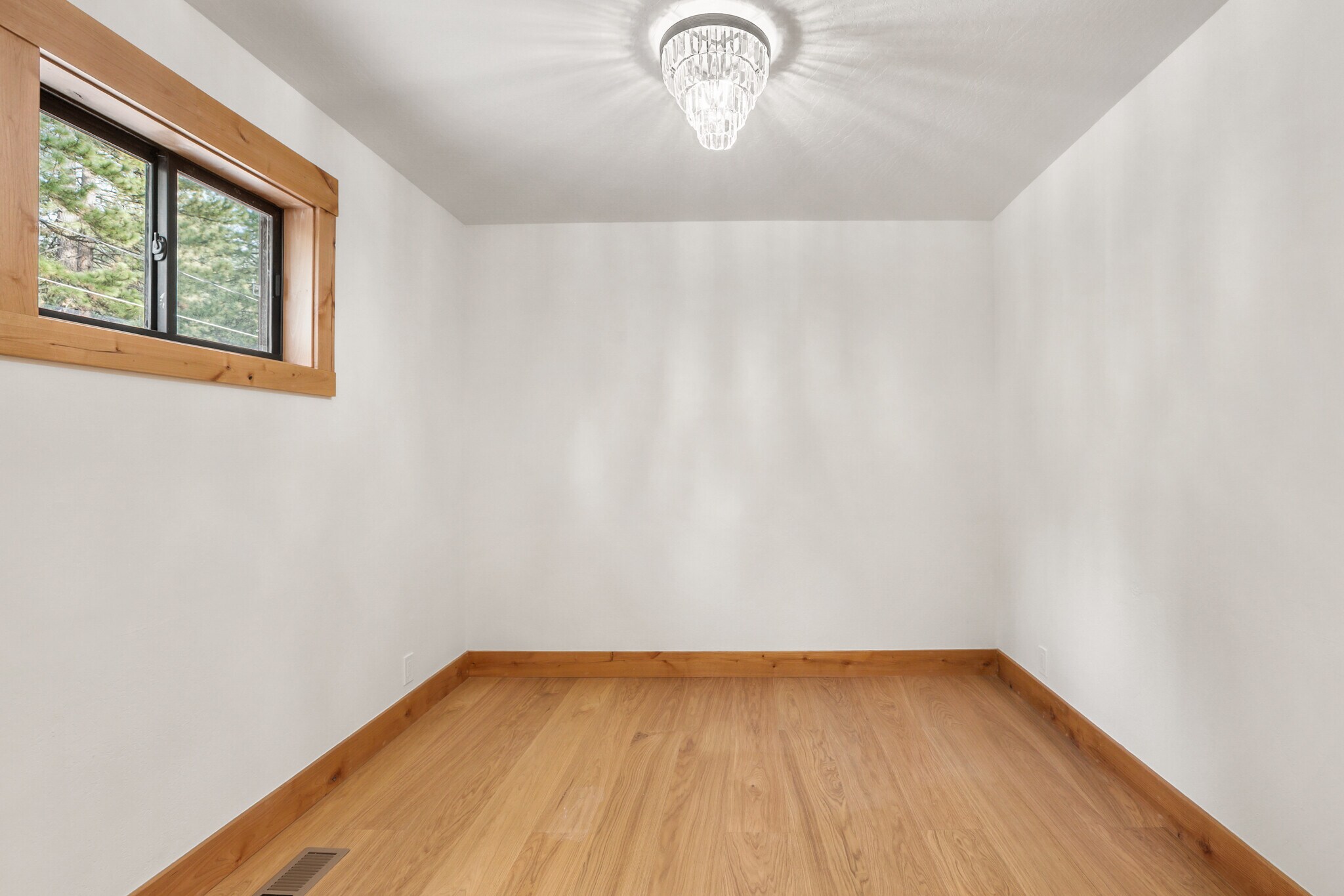 Dining Room with high window - 1029 Tomahawk Trl