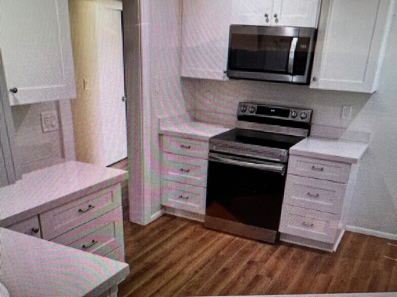 Building Photo - 538 E Colter St