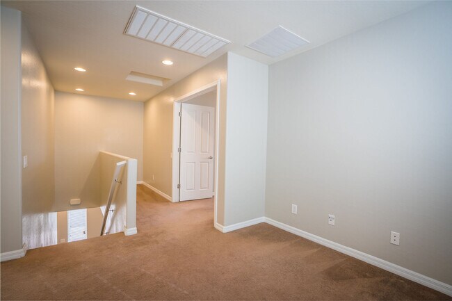 Building Photo - 2624 Romarin Terrace