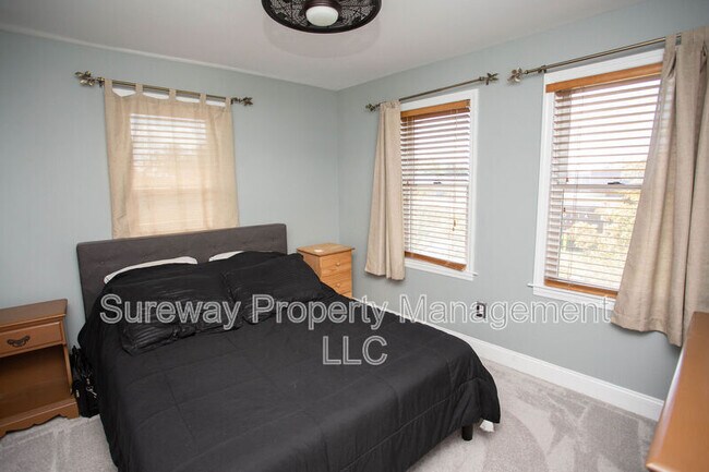 Building Photo - 417 N Warwick Rd