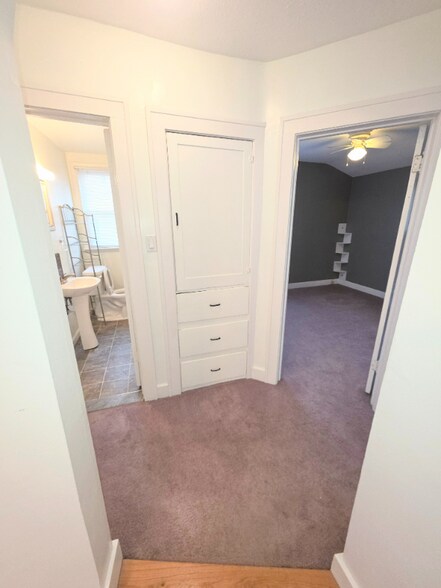 Building Photo - 2337 Burnside Ave