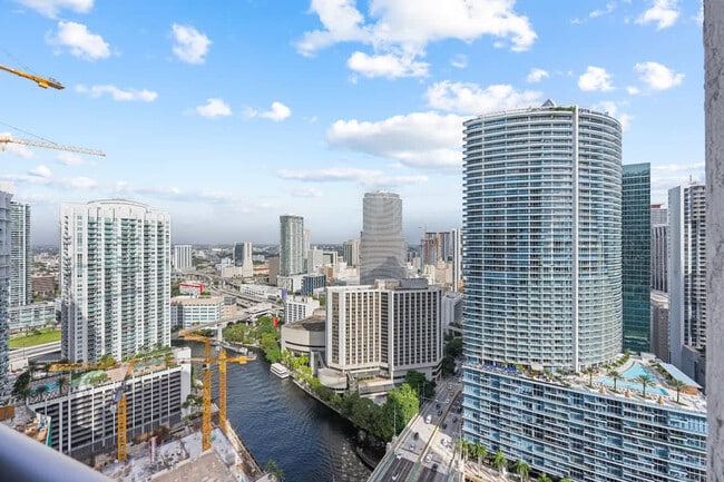 Building Photo - 495 Brickell Ave