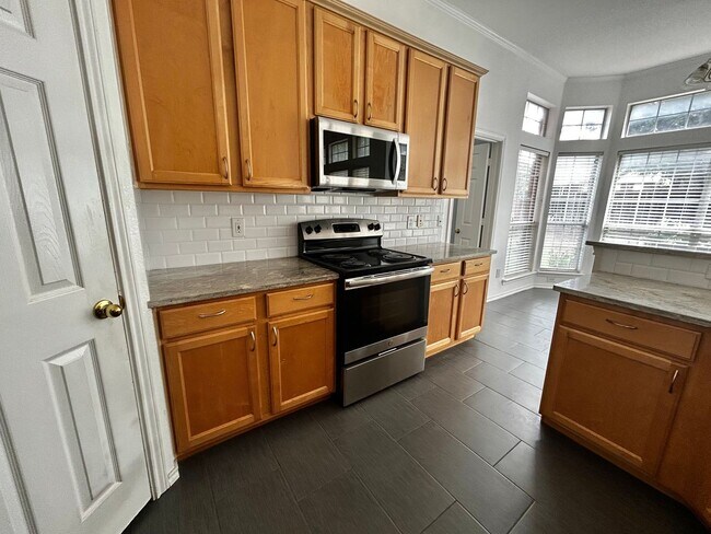 Building Photo - Spacious Home in BISD