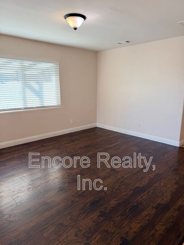 Building Photo - 1377-1379 Monserate Ave