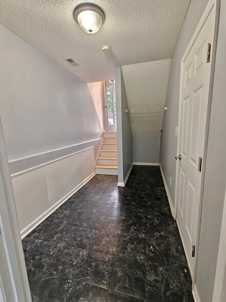 Mud Room Entry From Garage - 108 Kingsley Woods Dr