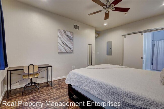Building Photo - 1 br, 1 bath House - 1 NE 2nd St #304