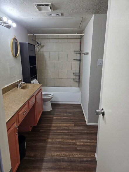 Bathroom - 7201 Pineberry Rd