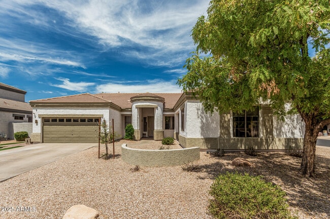 Building Photo - 3000 E Parkview Dr