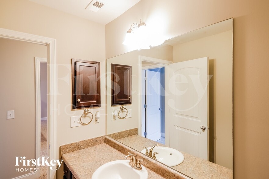 Building Photo - 145 Hillcrest Dr