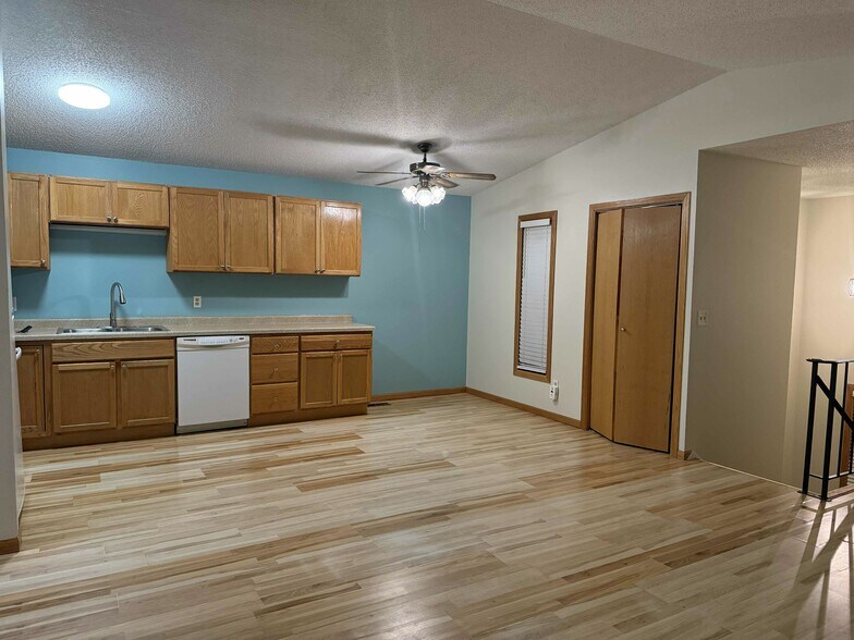 Building Photo - 4488 Cinnamon Ridge Trl