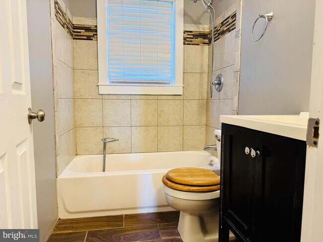 Building Photo - 2111 Vailthorn Rd