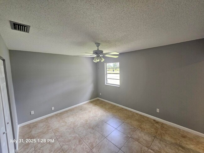 Building Photo - 329 NE Cullman Ct