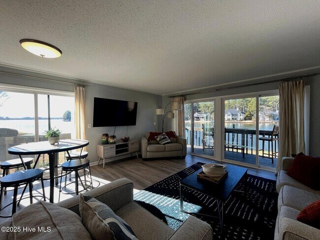 Building Photo - 250 Sugar Gum Ln