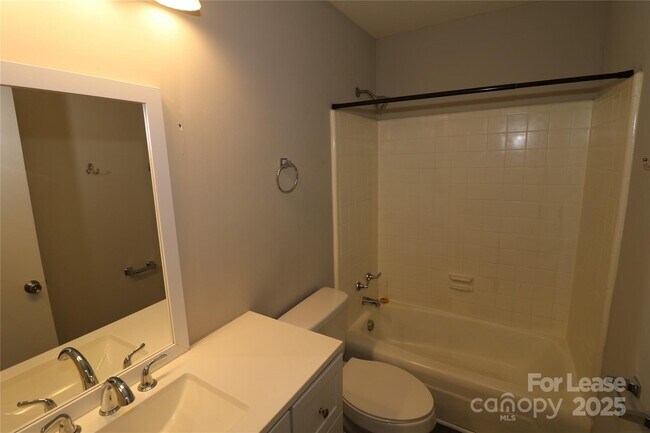 Building Photo - 6248 Old Pineville Rd