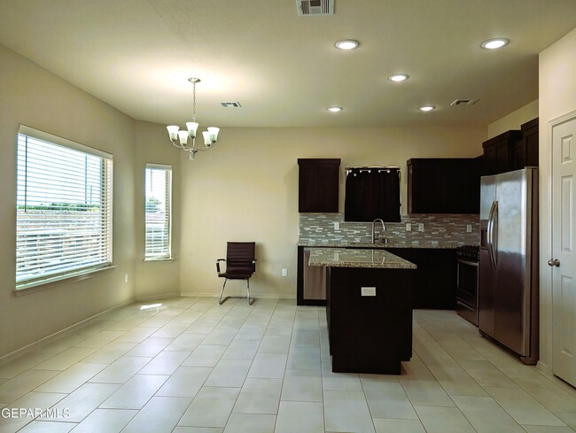 Building Photo - 616 Rafael Marmolejo St