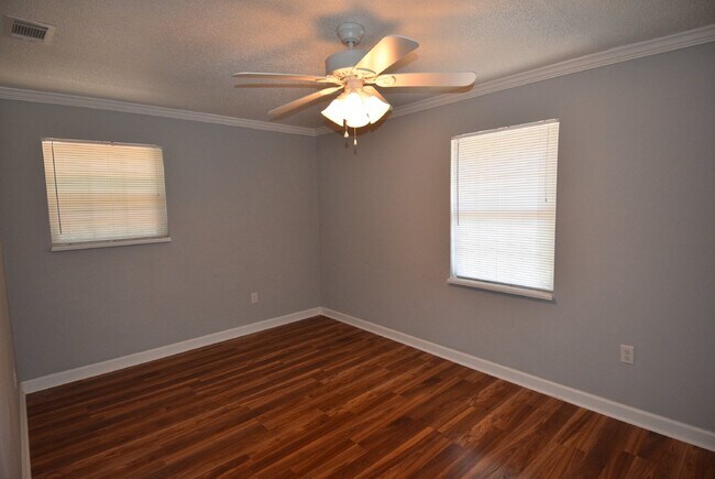 Building Photo - House for Rent