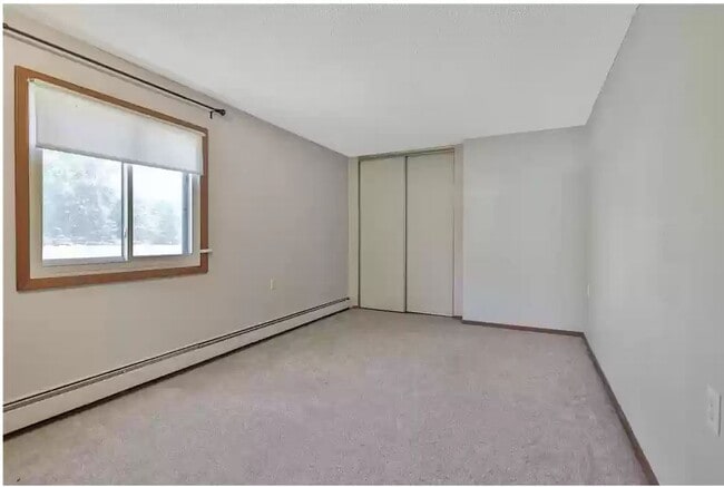Building Photo - 4 Pine Tree Dr