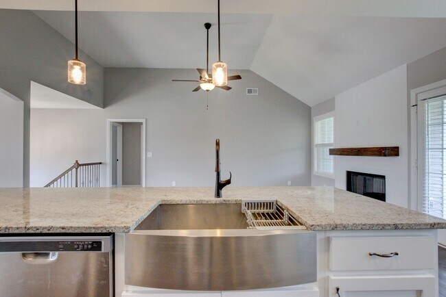 Building Photo - 1092 Barnhill Rd