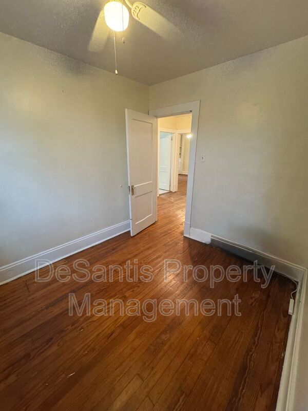 Building Photo - 2450 Starkamp St