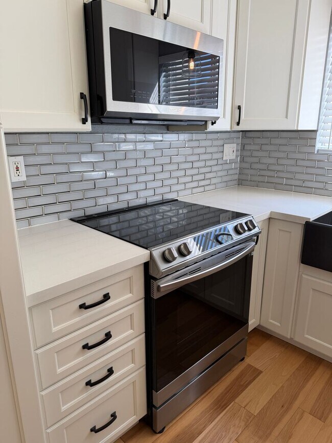 Building Photo - 26156 Sanz