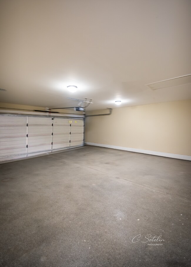 Building Photo - Gorgeous home available from June 10th!