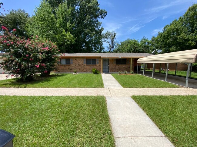 Primary Photo - 5669 Hartford Ave