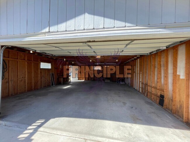 Building Photo - Charming 2-Bedroom Home on the Flats