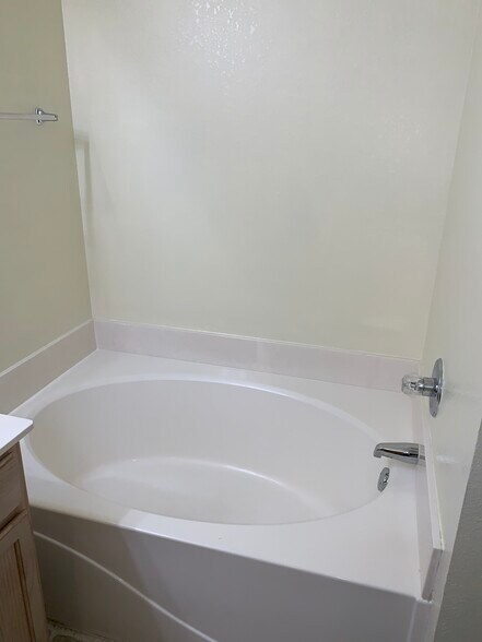 Building Photo - 4838 Orchard Ridge Dr