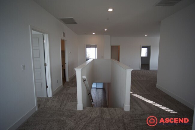 Building Photo - Stunning 5BD/4BA Home in Gossamer Grove — Solar, Modern Finishes, Nearly 3,000 Sq Ft & Pets Welcome!