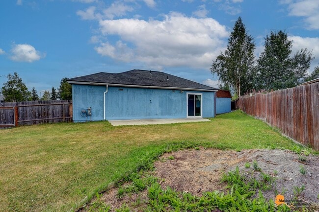 Building Photo - East Anchorage Home with In Unit Laundry a...