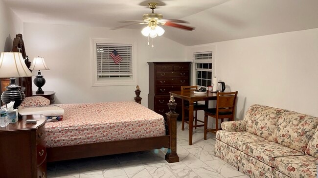 Building Photo - 1033 Henton Ln