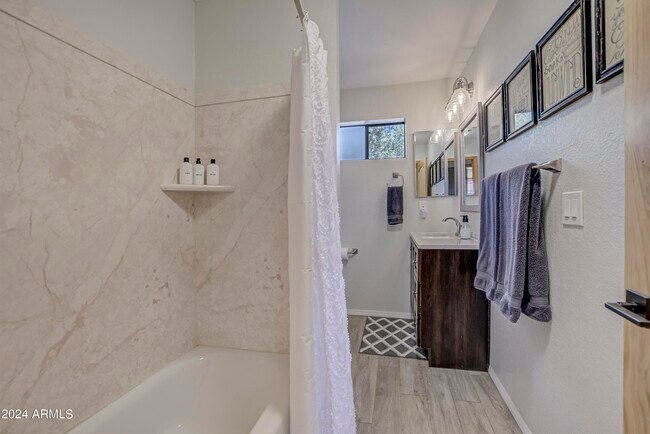 Building Photo - 6823 Fara Dr