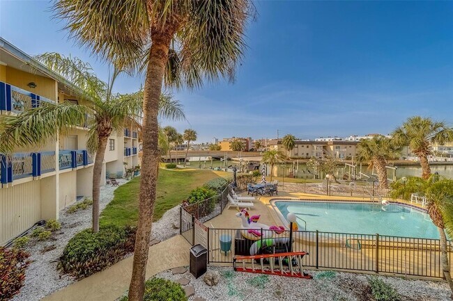 Building Photo - 11650 Capri Cir S