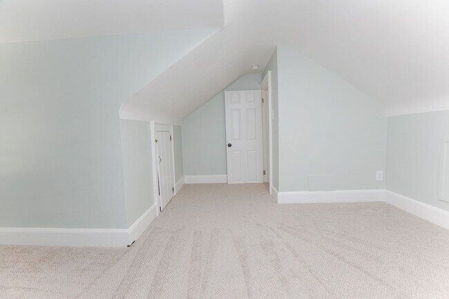 Building Photo - Charming Bungalow