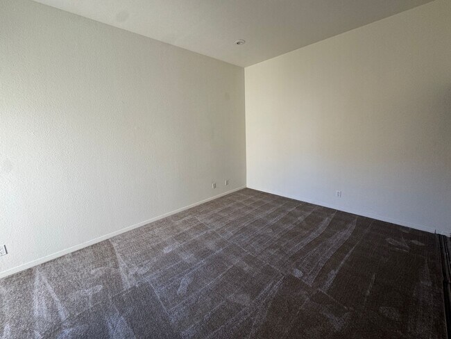 Building Photo - Spacious 2-Bedroom Townhome with Attached Garage and Washer/Dryer– El Cajon