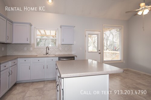 Building Photo - 1391 E 155th St