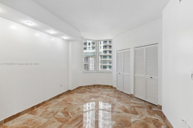 Building Photo - 888 Brickell Key Dr