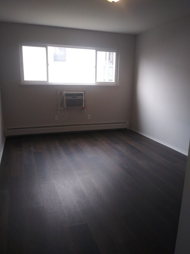 Building Photo - 249 Chestnut St