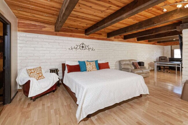 Building Photo - One-of-a-kind adobe brick home backing up to former Club Rio Rancho Golf Course