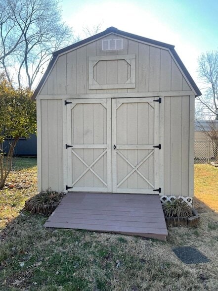 Building Photo - 3840 Forestview Dr NW