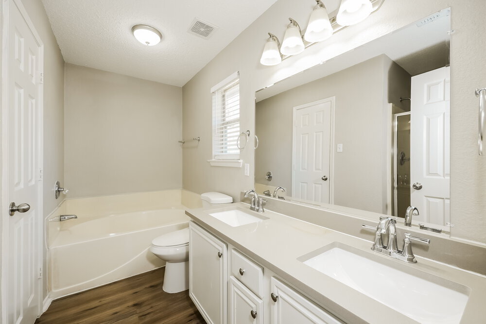 Building Photo - 2213 Whispering Wind St