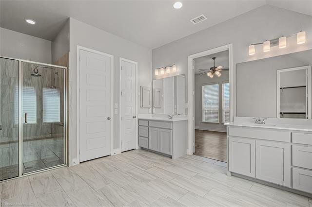 Building Photo - 1009 Queens Lk Trl